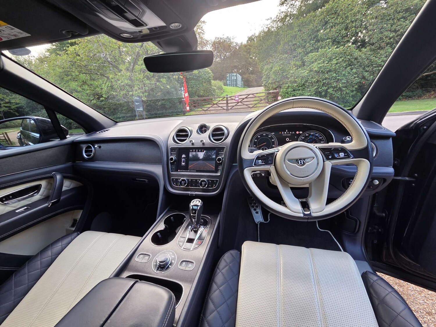 Used Bentley Bentayga 2017 for sale - 76000365: Photo 82