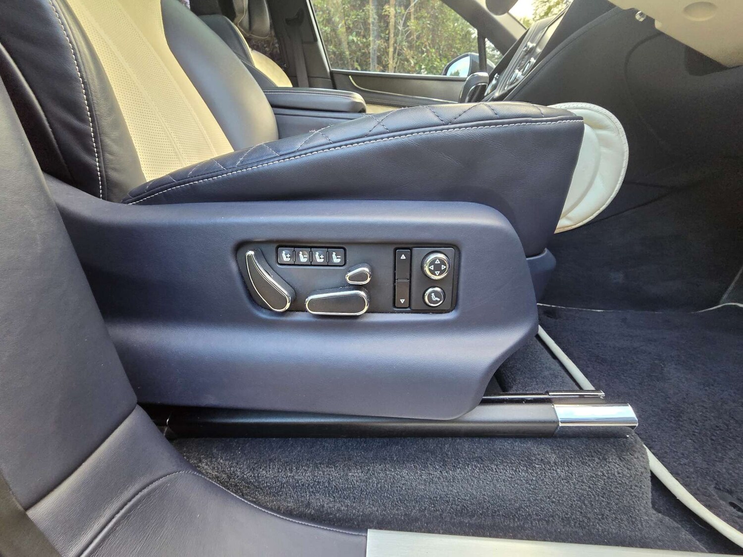 Used Bentley Bentayga 2017 for sale - 76000365: Photo 84