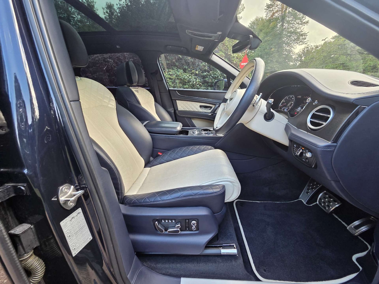 Used Bentley Bentayga 2017 for sale - 76000365: Photo 86