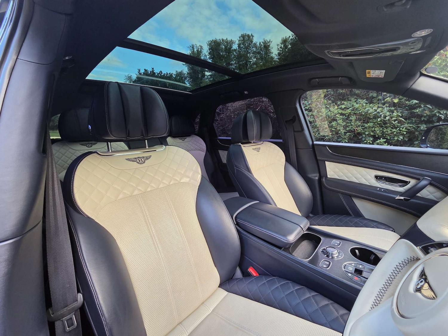 Used Bentley Bentayga 2017 for sale - 76000365: Photo 87