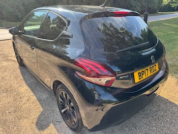 Used Peugeot 208 2017 for sale - 79018210: Photo