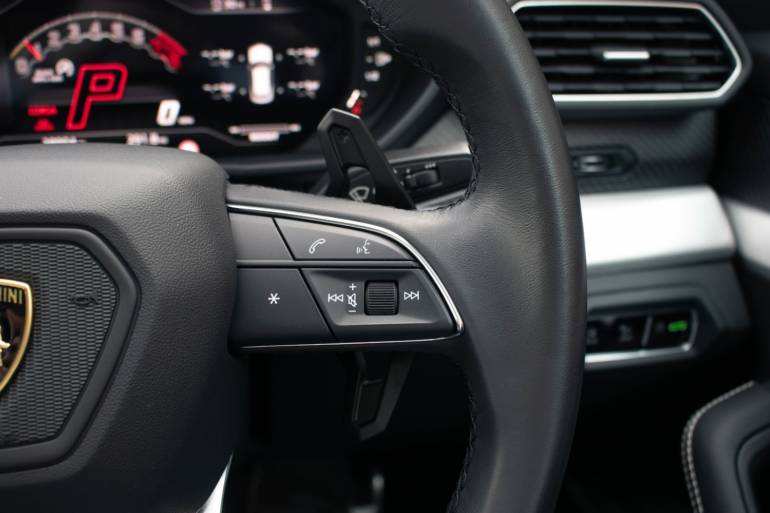 Used Lamborghini Urus 2023 for sale - 78001334: Photo 32