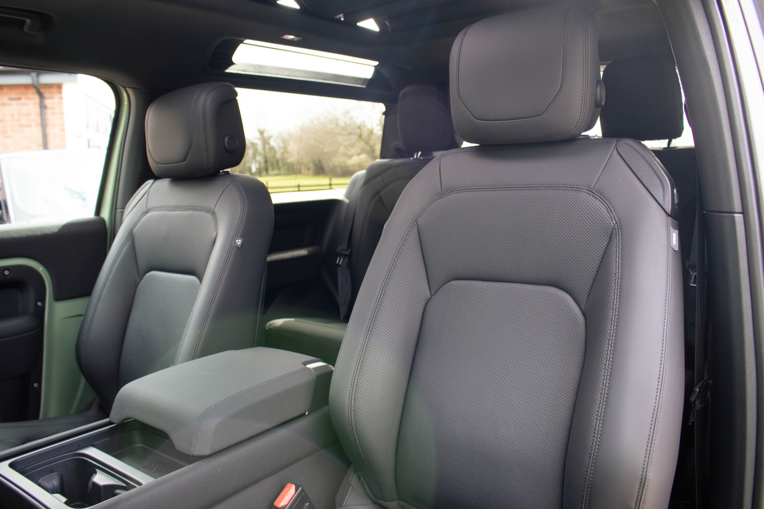 Used Land Rover Defender 2023 for sale - 78055159: Photo 14