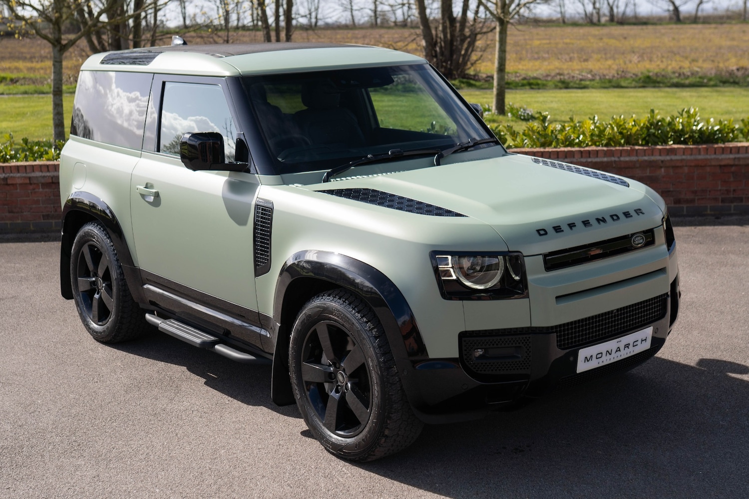 Used Land Rover Defender 2023 for sale - 78055159: Photo 2