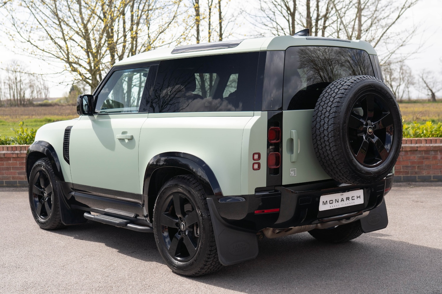 Used Land Rover Defender 2023 for sale - 78055159: Photo 5