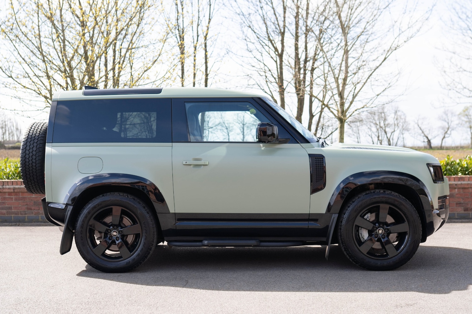 Used Land Rover Defender 2023 for sale - 78055159: Photo 6