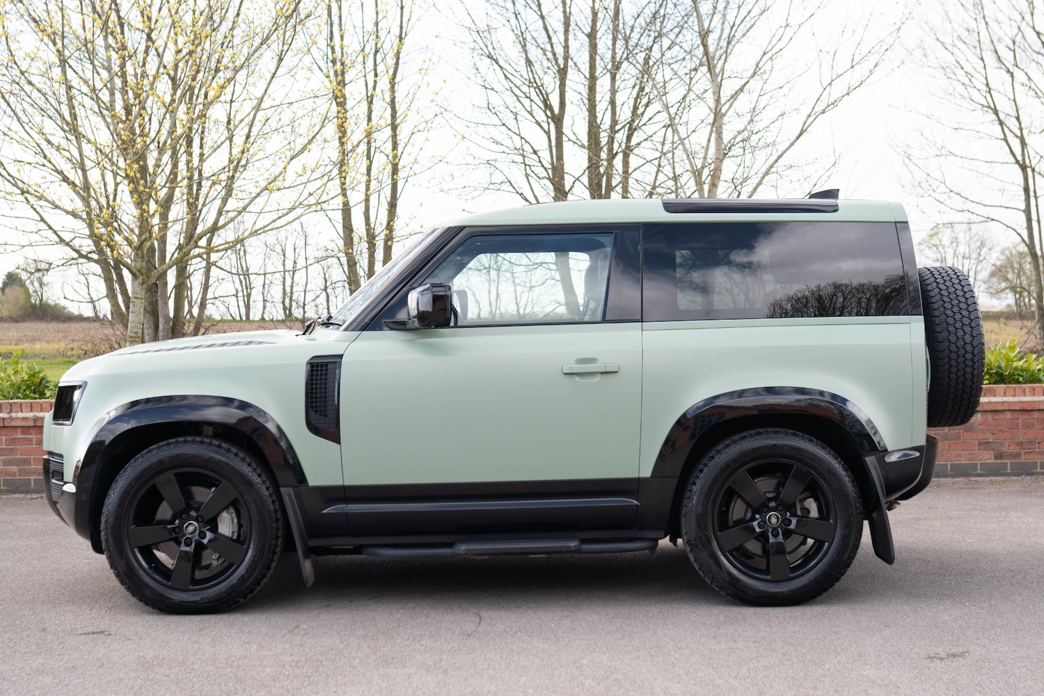 Used Land Rover Defender 2023 for sale - 78055159: Photo 7