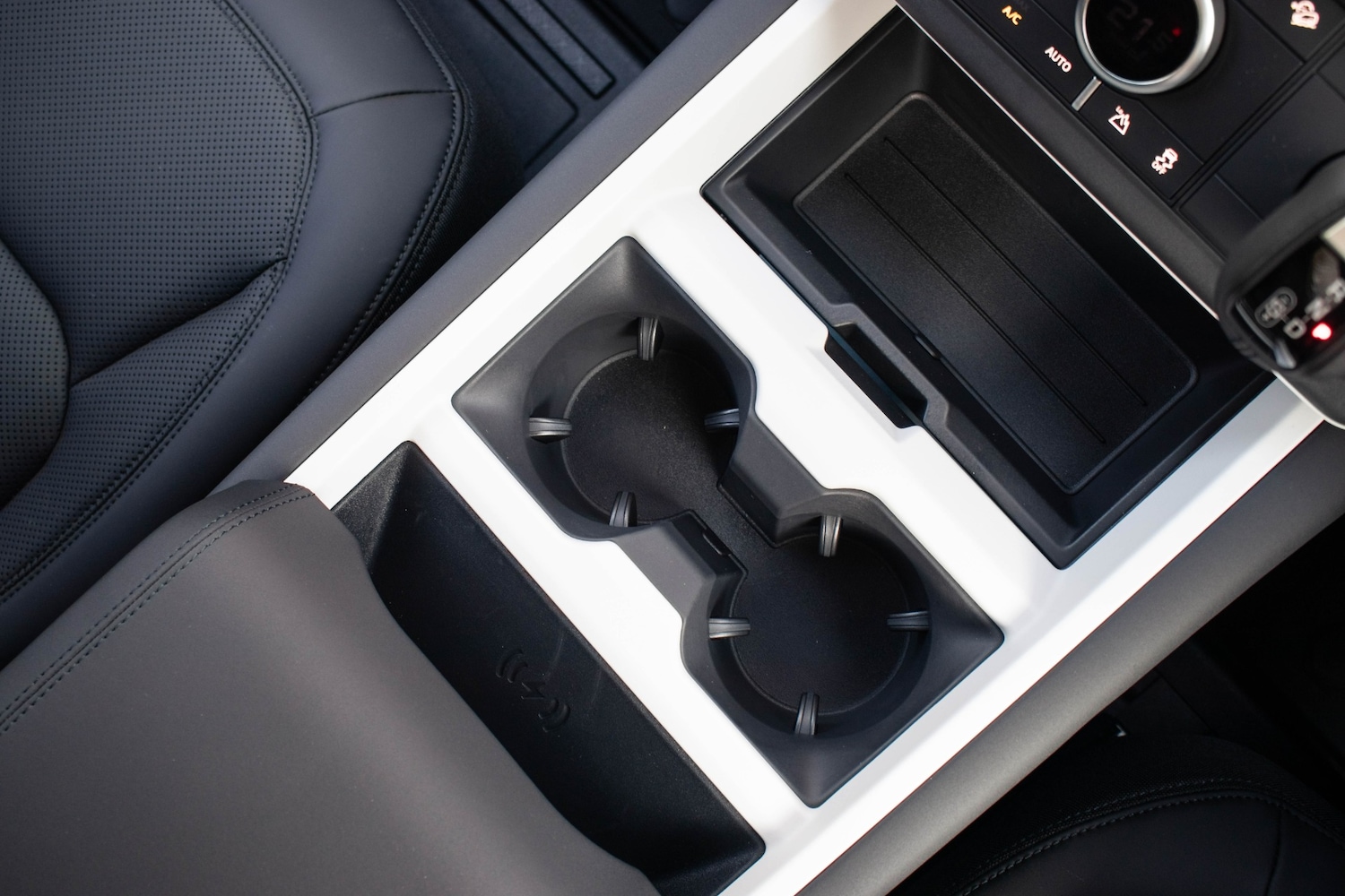 Used Land Rover Defender 90 2026 for sale - 77763152: Photo 23