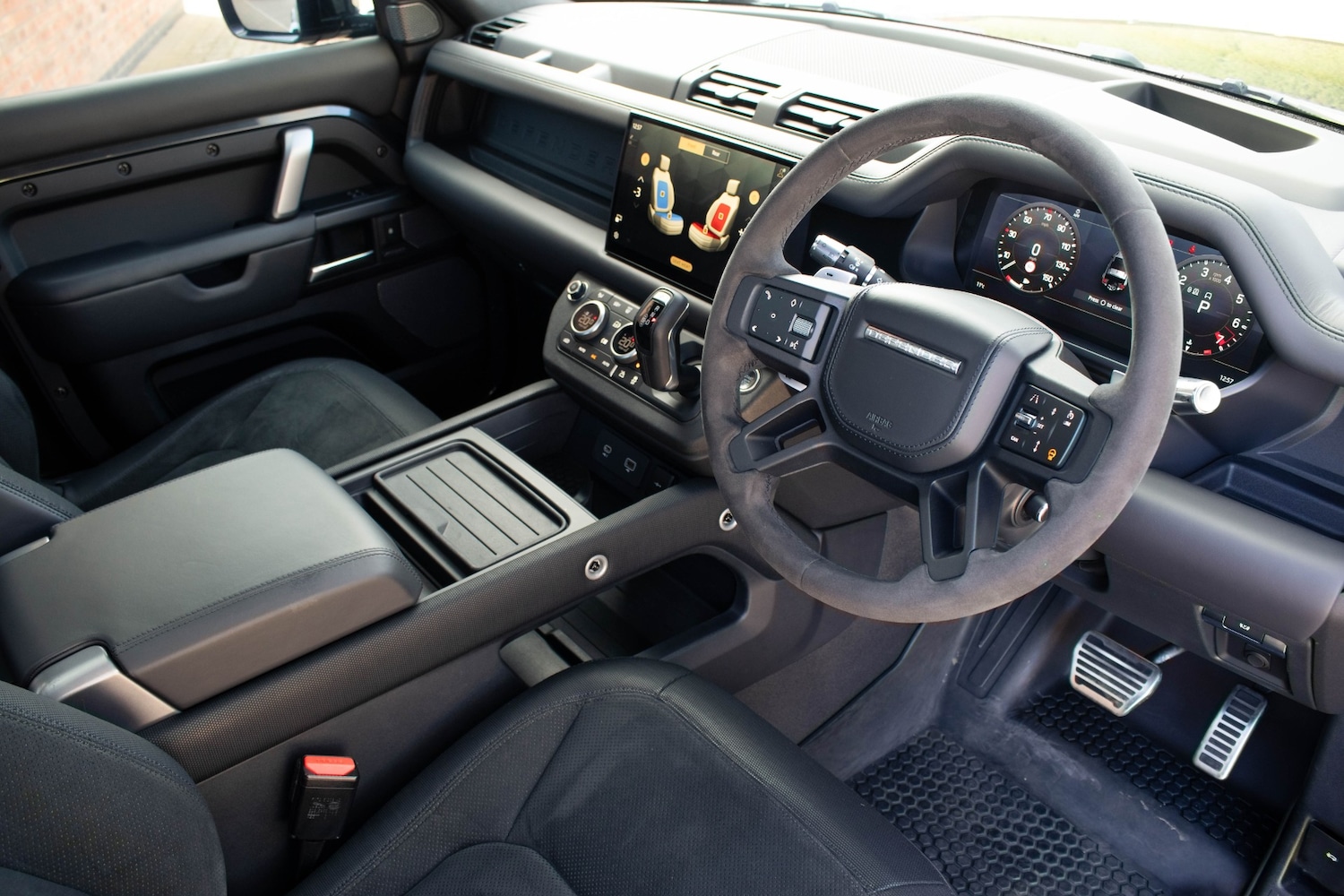 Used Land Rover Defender 2021 for sale - 77843050: Photo 18