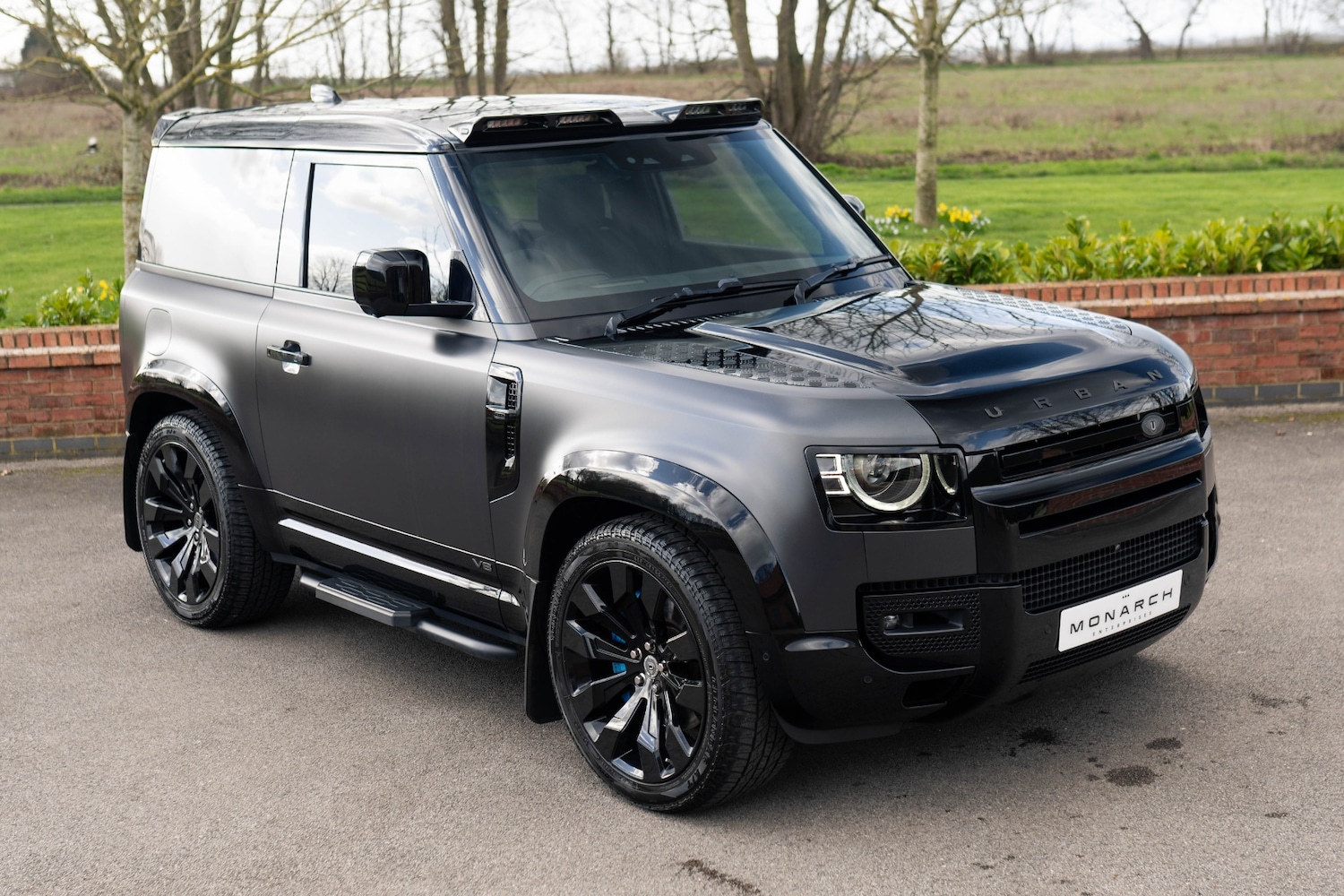 Used Land Rover Defender 2021 for sale - 77843050: Photo 2