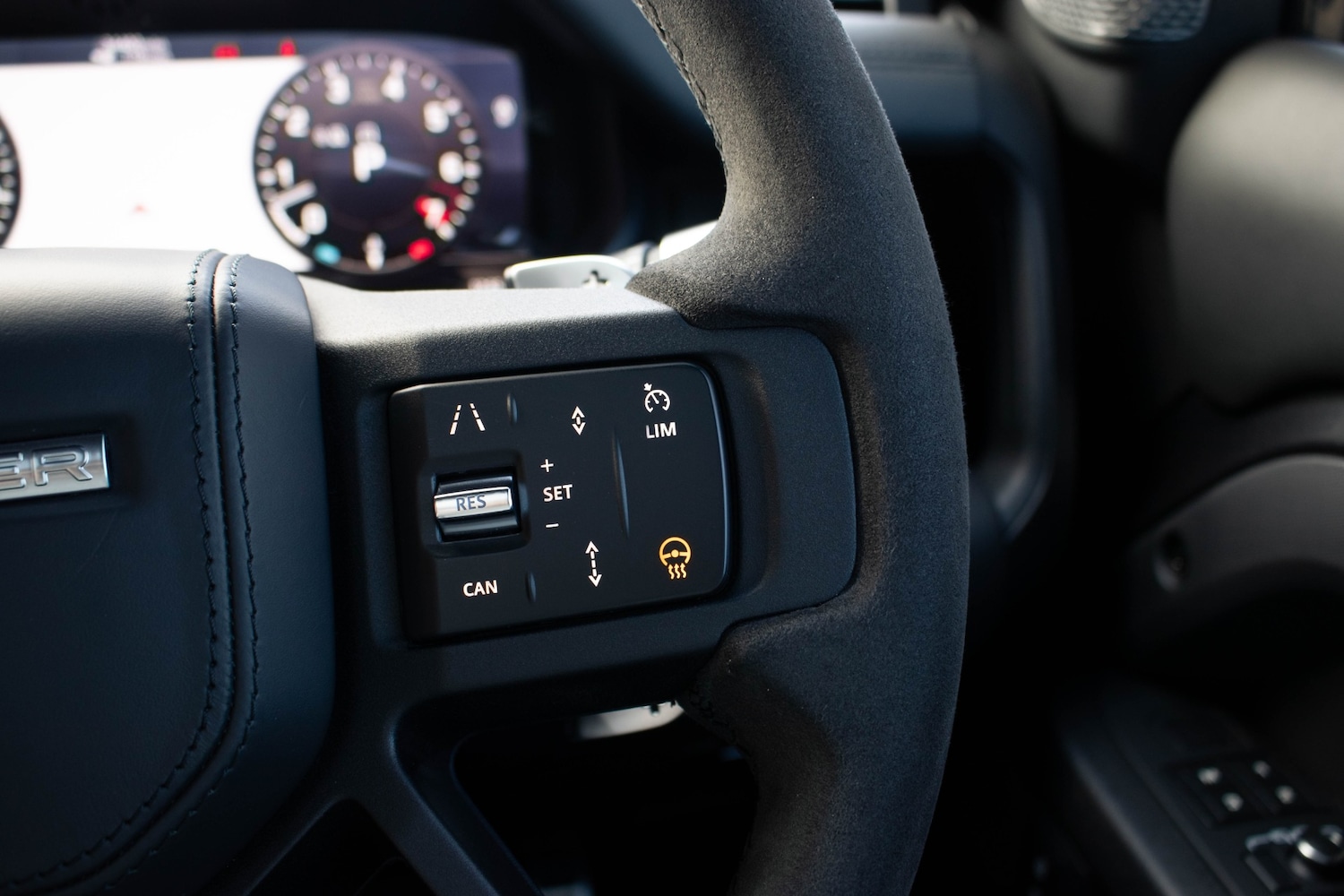 Used Land Rover Defender 2021 for sale - 77843050: Photo 40