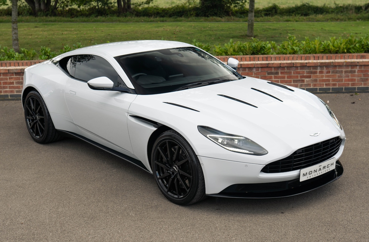 Used Aston Martin DB11 2020 for sale - 75955187: Photo 2