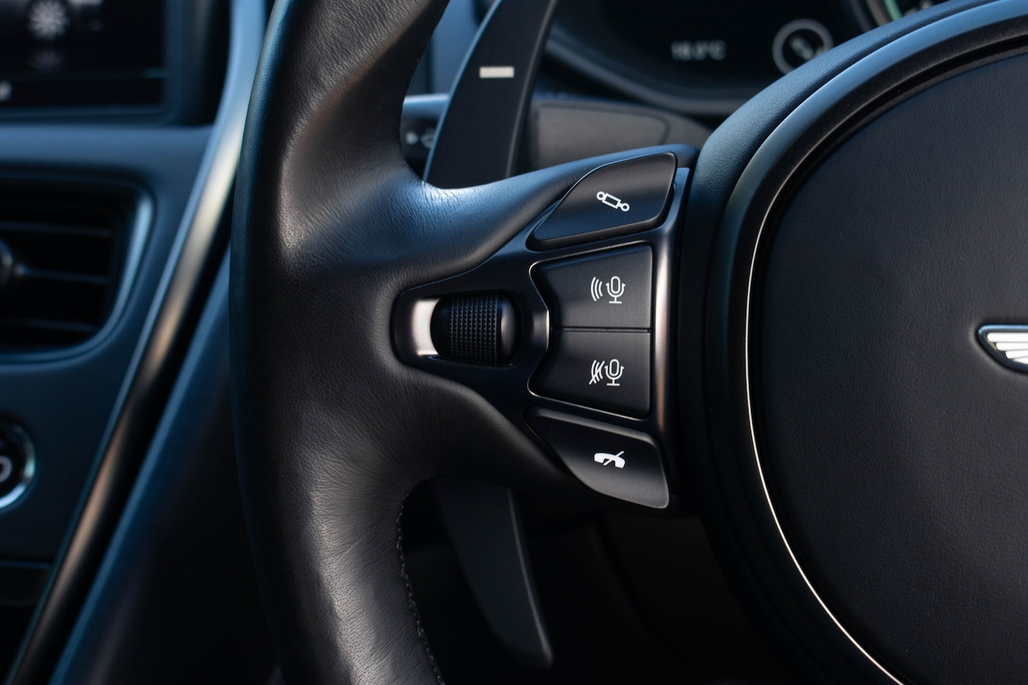 Used Aston Martin DB11 2020 for sale - 75955187: Photo 24