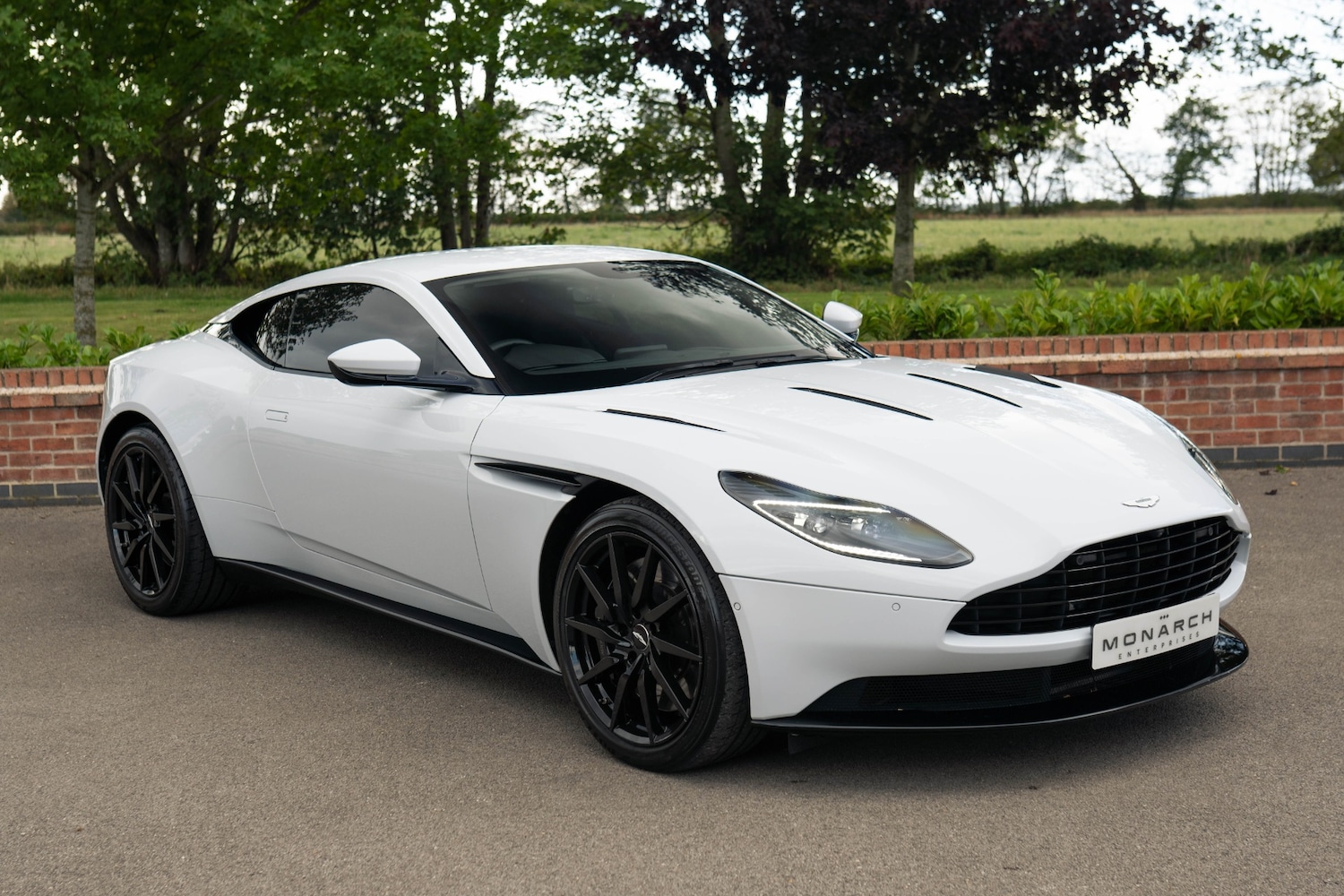 Used Aston Martin DB11 2020 for sale - 75955187: Photo 4