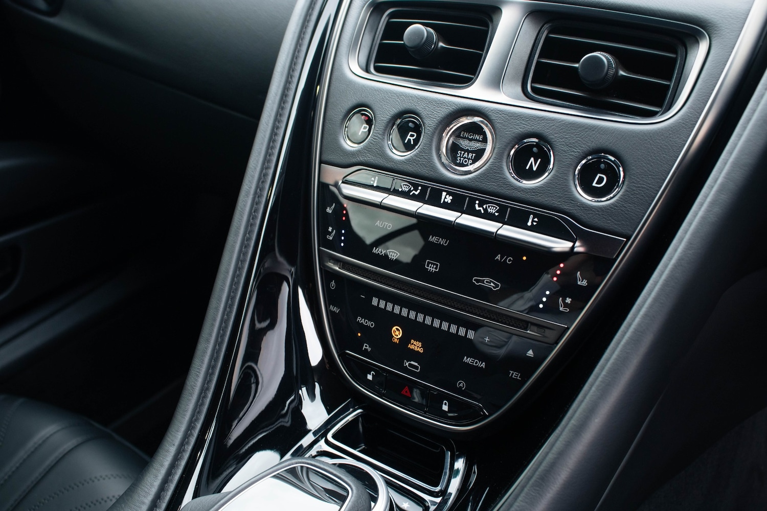 Used Aston Martin DB11 2020 for sale - 77848603: Photo 32