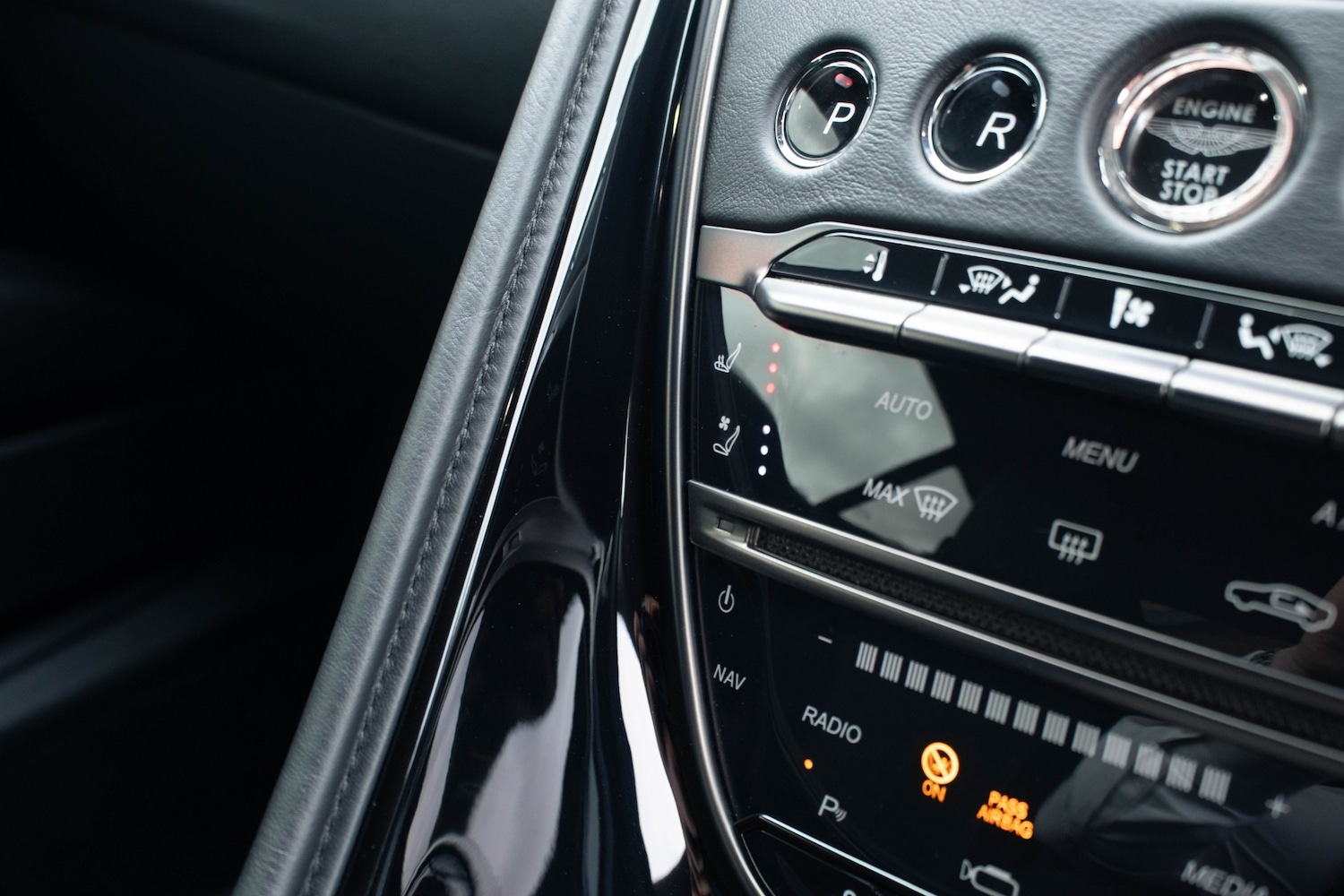 Used Aston Martin DB11 2020 for sale - 77848603: Photo 33