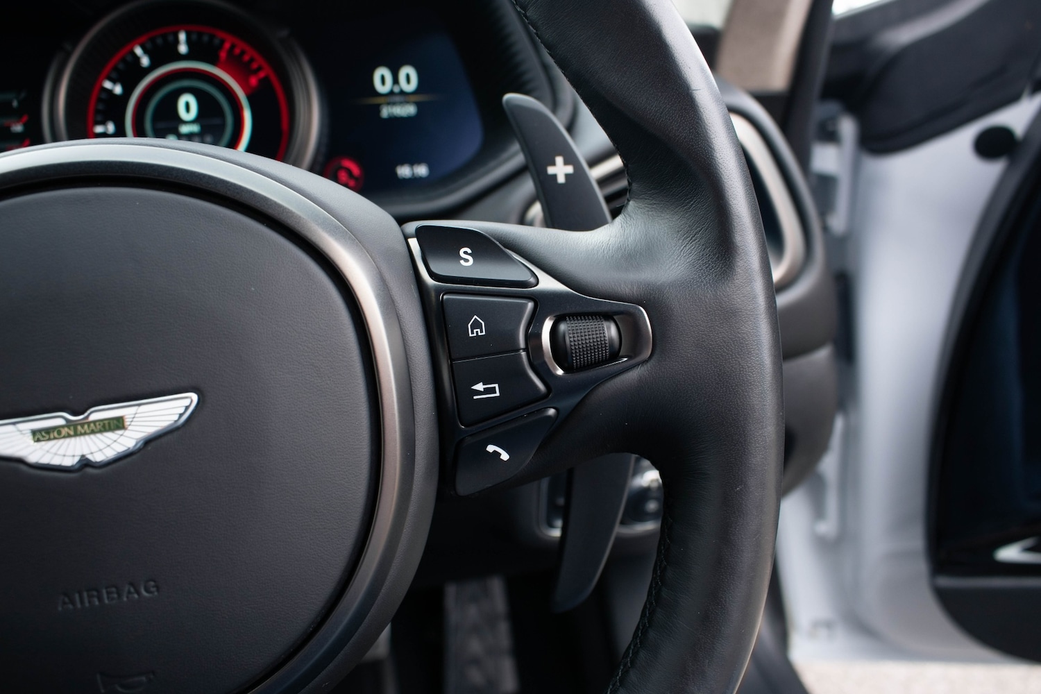 Used Aston Martin DB11 2020 for sale - 77848603: Photo 37