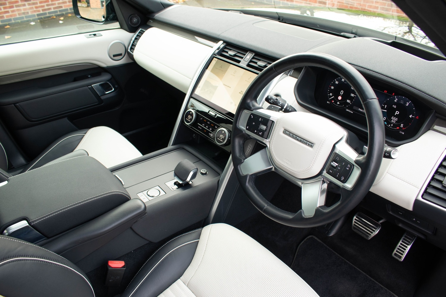 Used Land Rover Discovery 2023 for sale - 76491062: Photo 16