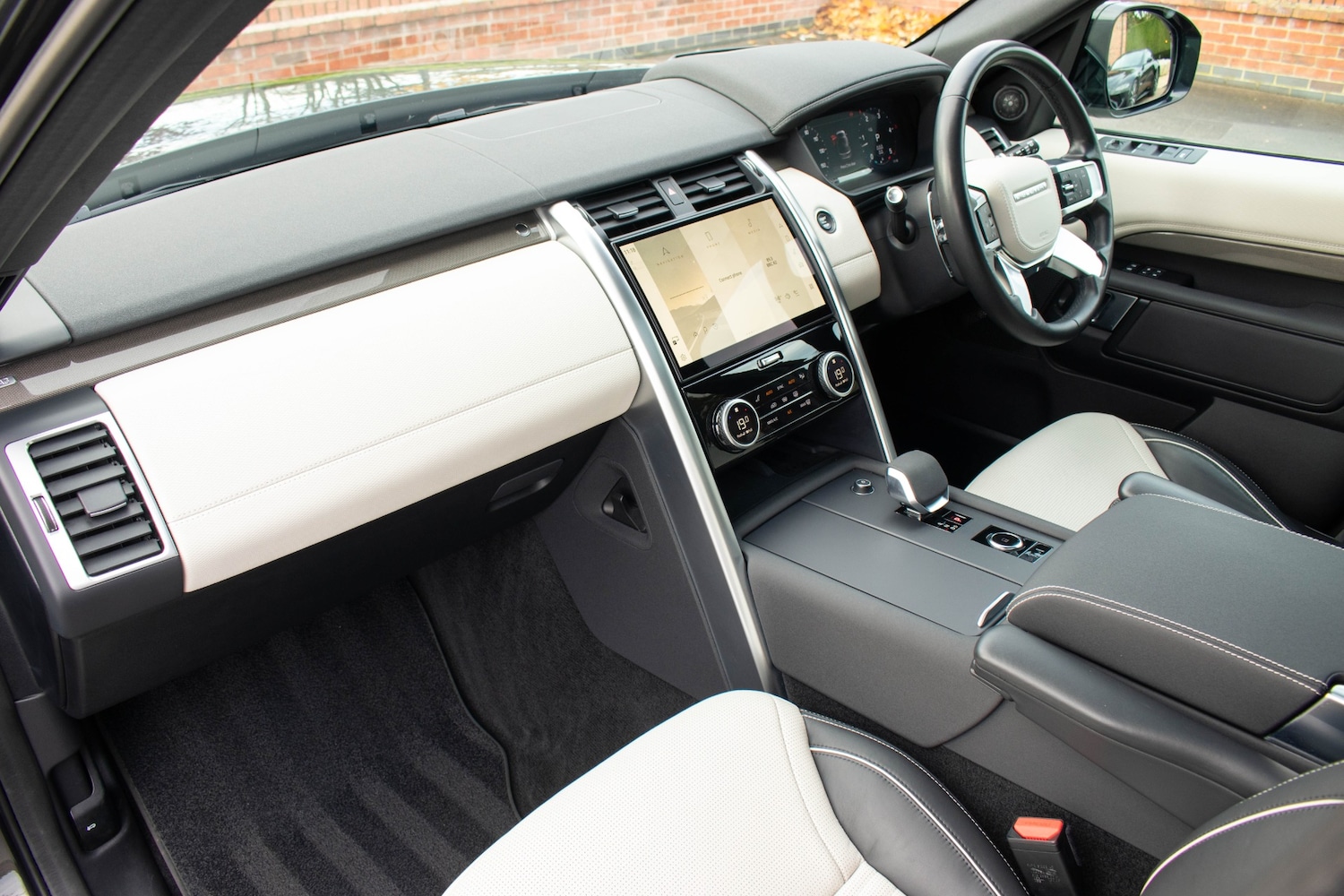 Used Land Rover Discovery 2023 for sale - 76491062: Photo 17