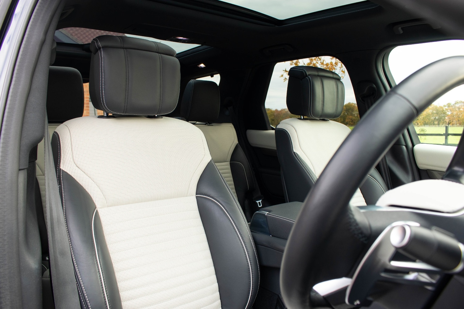 Used Land Rover Discovery 2023 for sale - 76491062: Photo 18