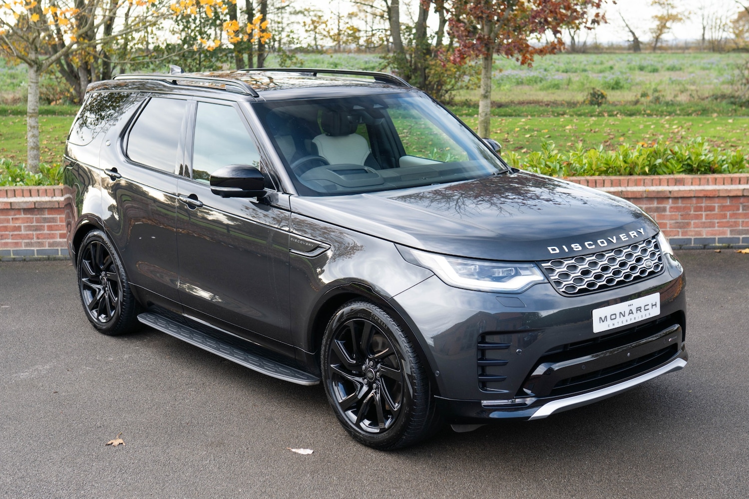 Used Land Rover Discovery 2023 for sale - 76491062: Photo 2