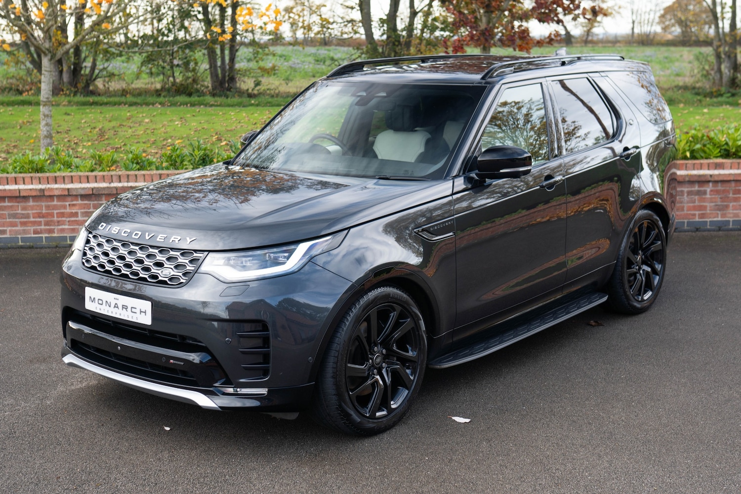 Used Land Rover Discovery 2023 for sale - 76491062: Photo 3