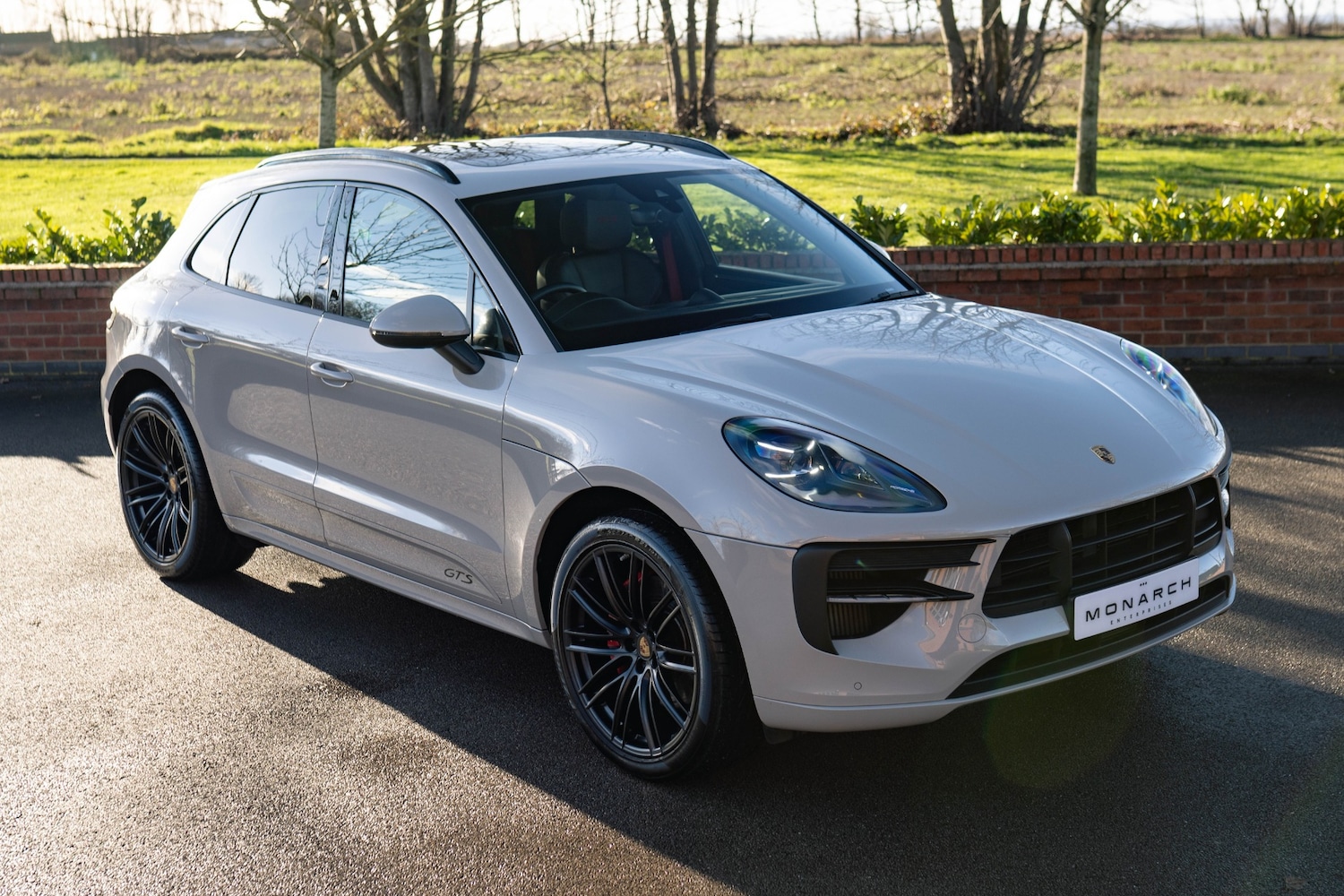 Used Porsche Macan 2020 for sale - 77127701: Photo 2