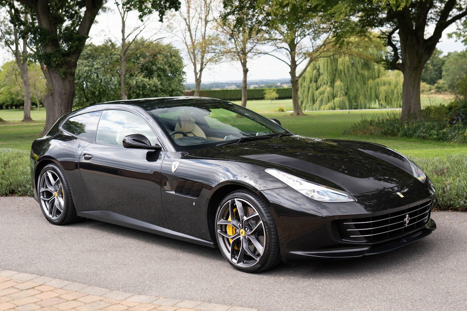 Used Ferrari GTC4Lusso 2018 for sale - 75454217: Photo 1