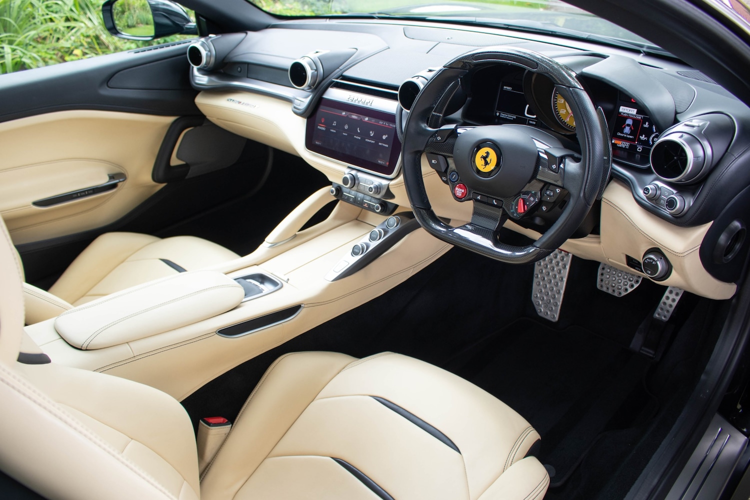Used Ferrari GTC4Lusso 2018 for sale - 75454217: Photo 11