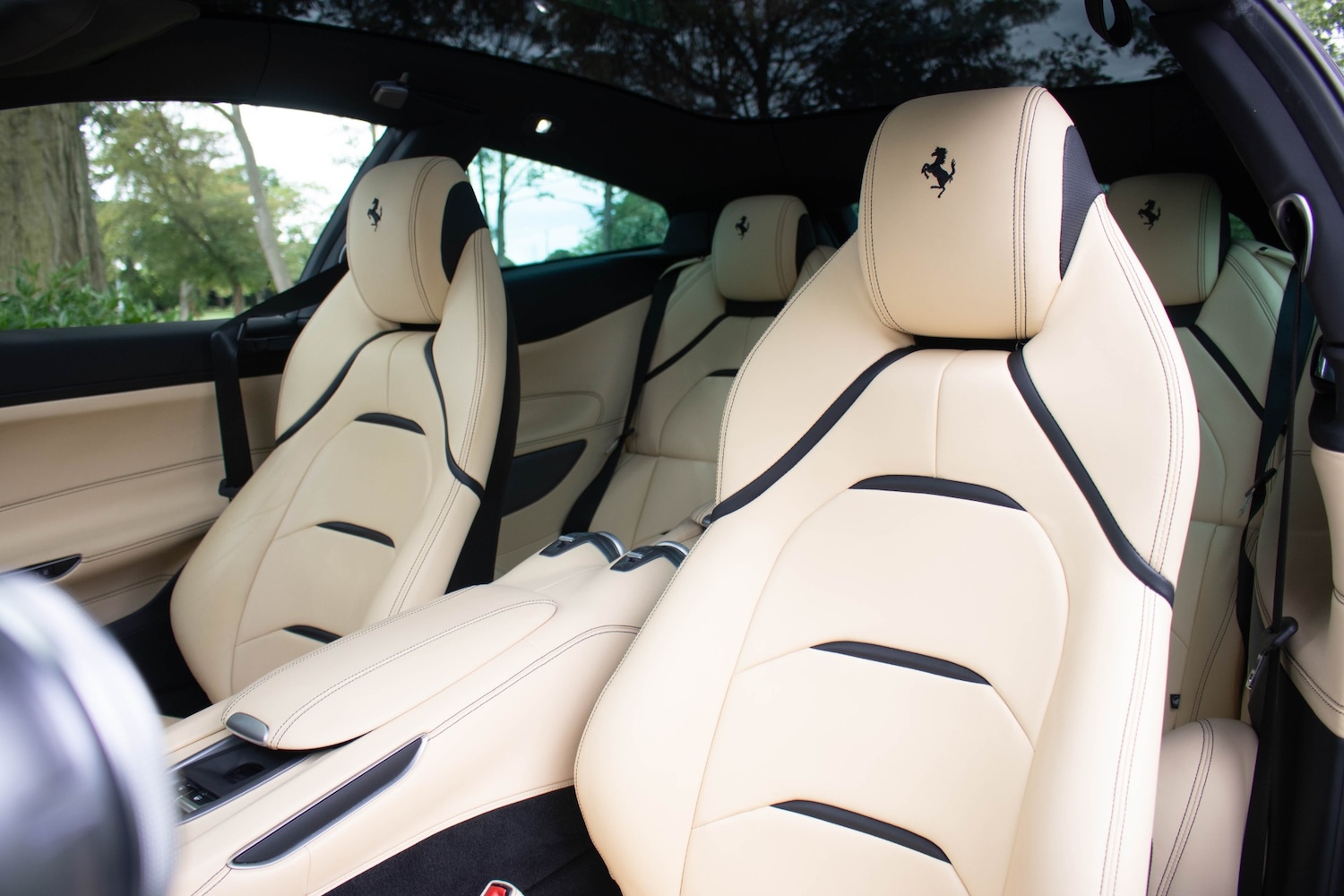 Used Ferrari GTC4Lusso 2018 for sale - 75454217: Photo 14