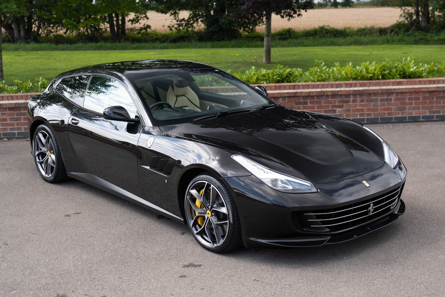 Used Ferrari GTC4Lusso 2018 for sale - 75454217: Photo 2