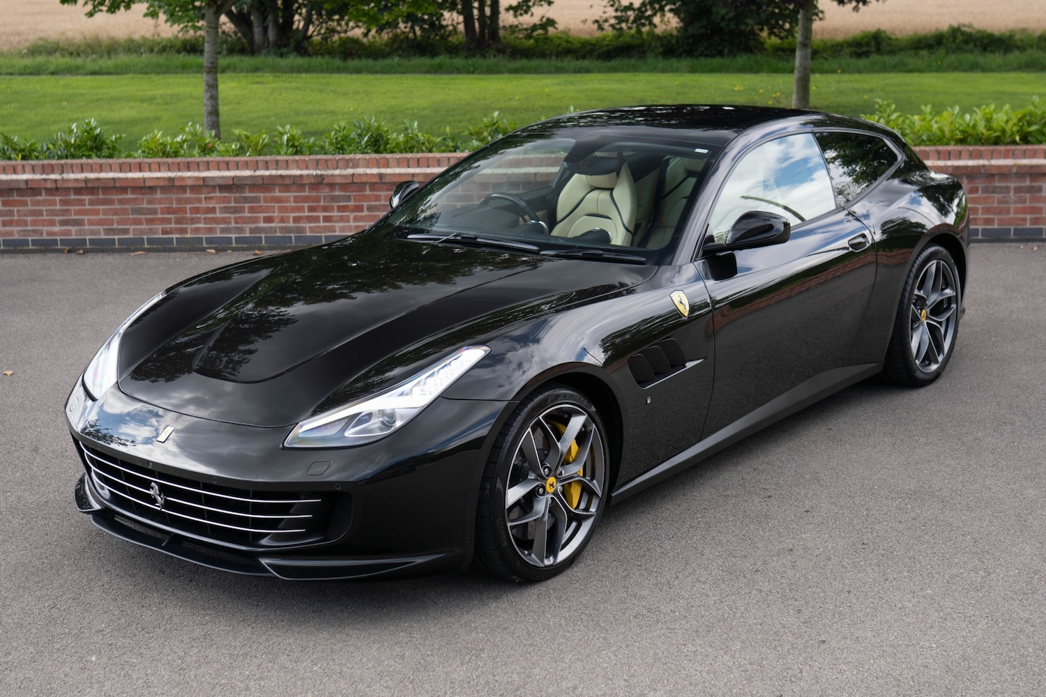Used Ferrari GTC4Lusso 2018 for sale - 75454217: Photo 3