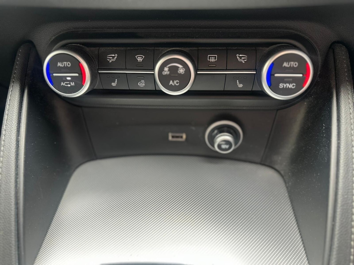 Used Alfa Romeo Stelvio 2019 for sale - 75825846: Photo 26