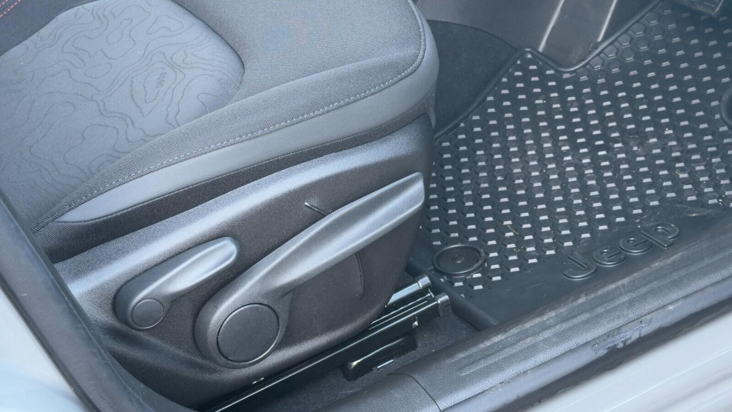 Used Jeep Renegade 2025 for sale - 76573708: Photo 30