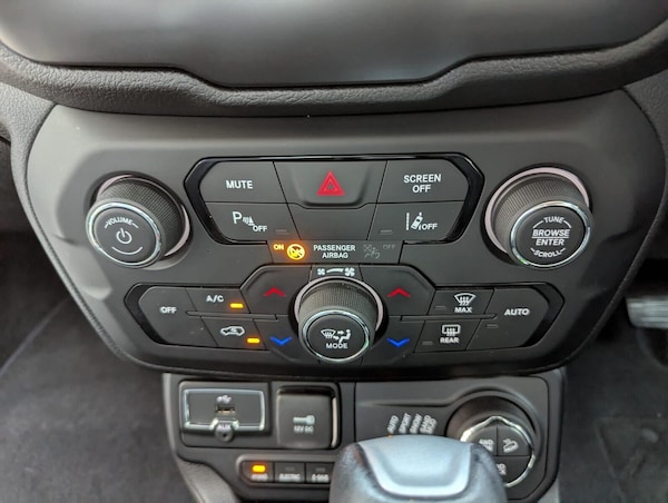 Used Jeep Renegade 2021 for sale - 75825720: Photo 31