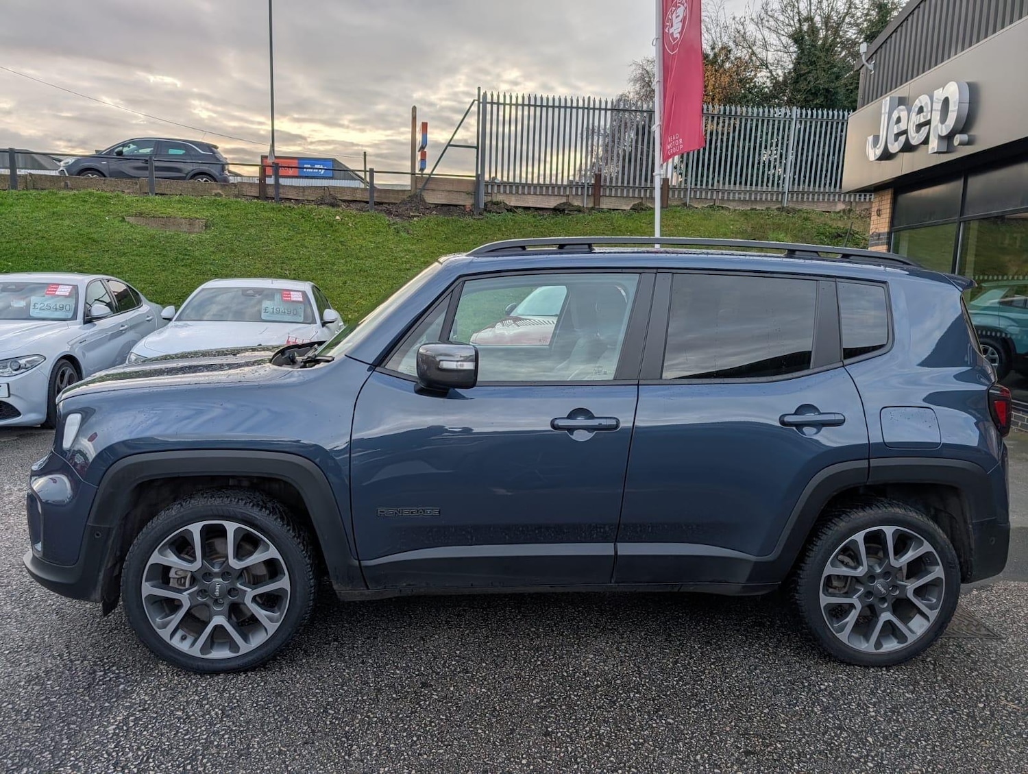 Used Jeep Renegade 2023 for sale - 76898672: Photo 3