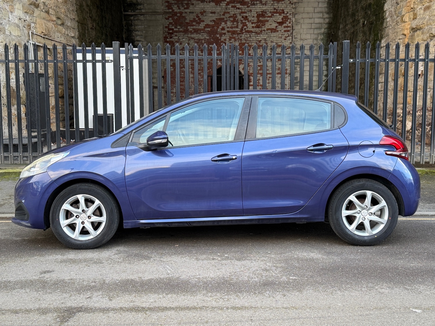 Used Peugeot 208 2016 for sale - 77888349: Photo 2