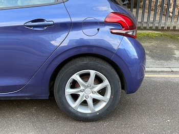Used Peugeot 208 2016 for sale - 77888349: Photo