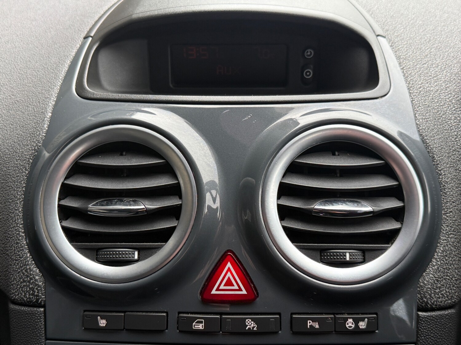 Used Vauxhall Corsa 2011 for sale - 77454628: Photo 15