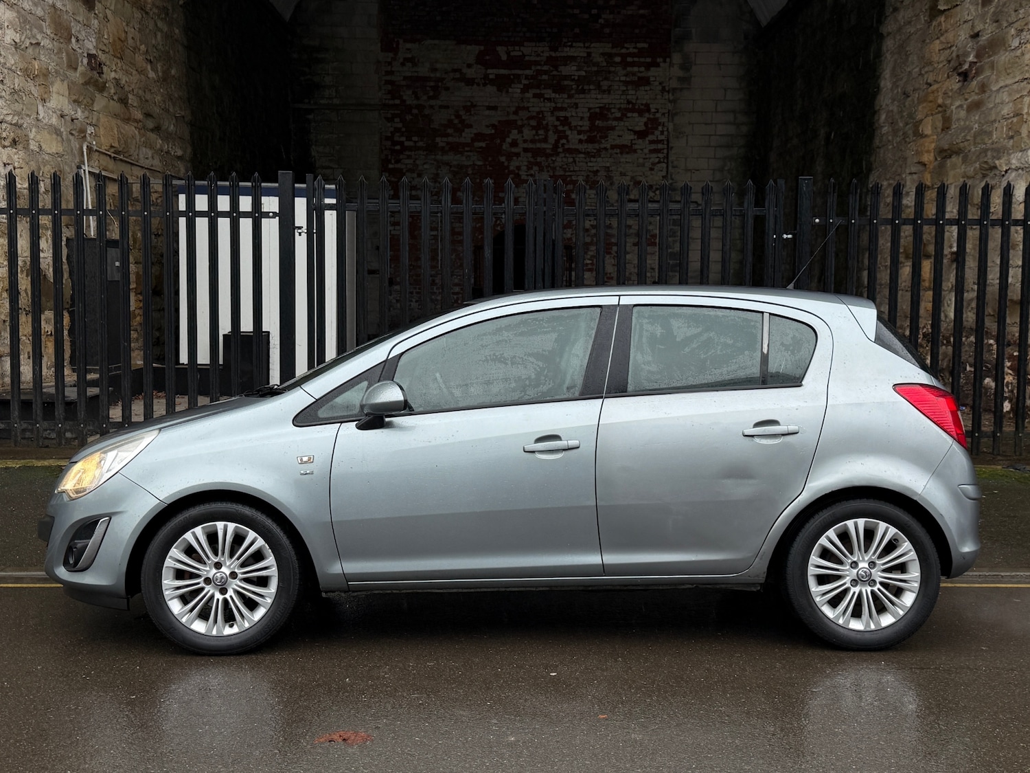 Used Vauxhall Corsa 2011 for sale - 77454628: Photo 2