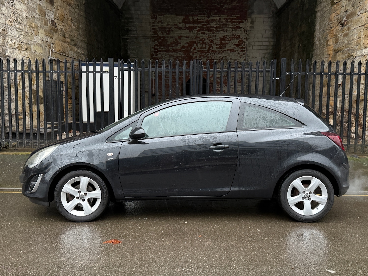 Used Vauxhall Corsa 2012 for sale - 77454296: Photo 2