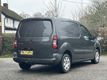 Used Peugeot Partner 2017 for sale - 77272332: Photo