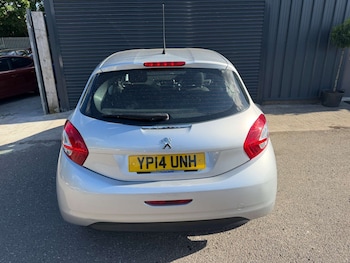 Used Peugeot 208 2014 for sale - 78764960: Photo