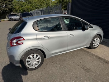 Used Peugeot 208 2014 for sale - 78764960: Photo