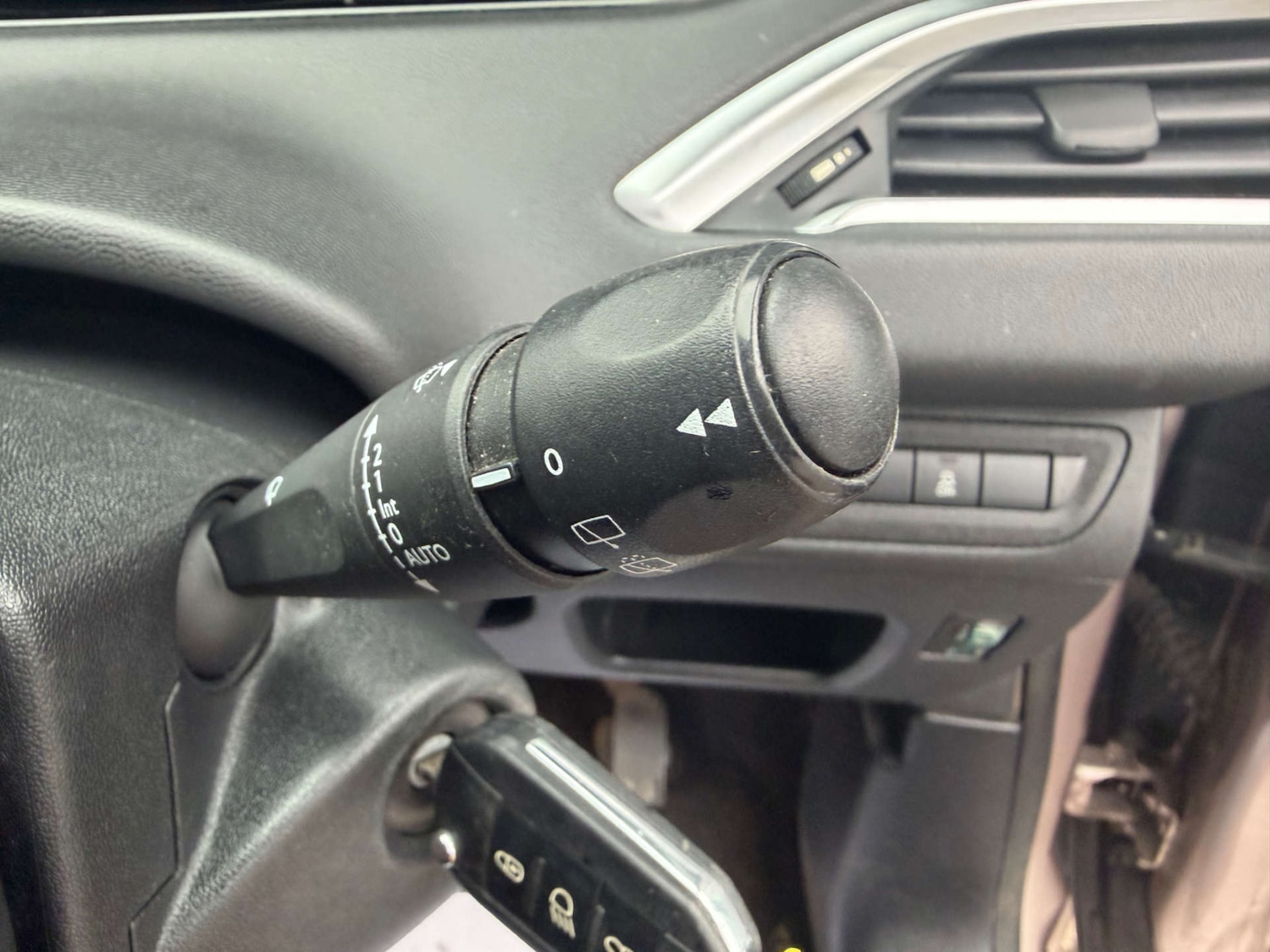 Used Peugeot 208 2012 for sale - 77299333: Photo 10