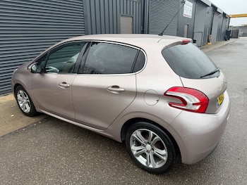 Used Peugeot 208 2012 for sale - 77299333: Photo