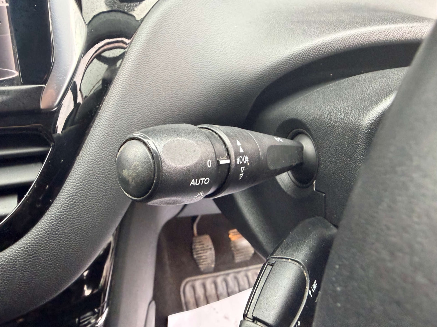 Used Peugeot 208 2012 for sale - 77299333: Photo 6