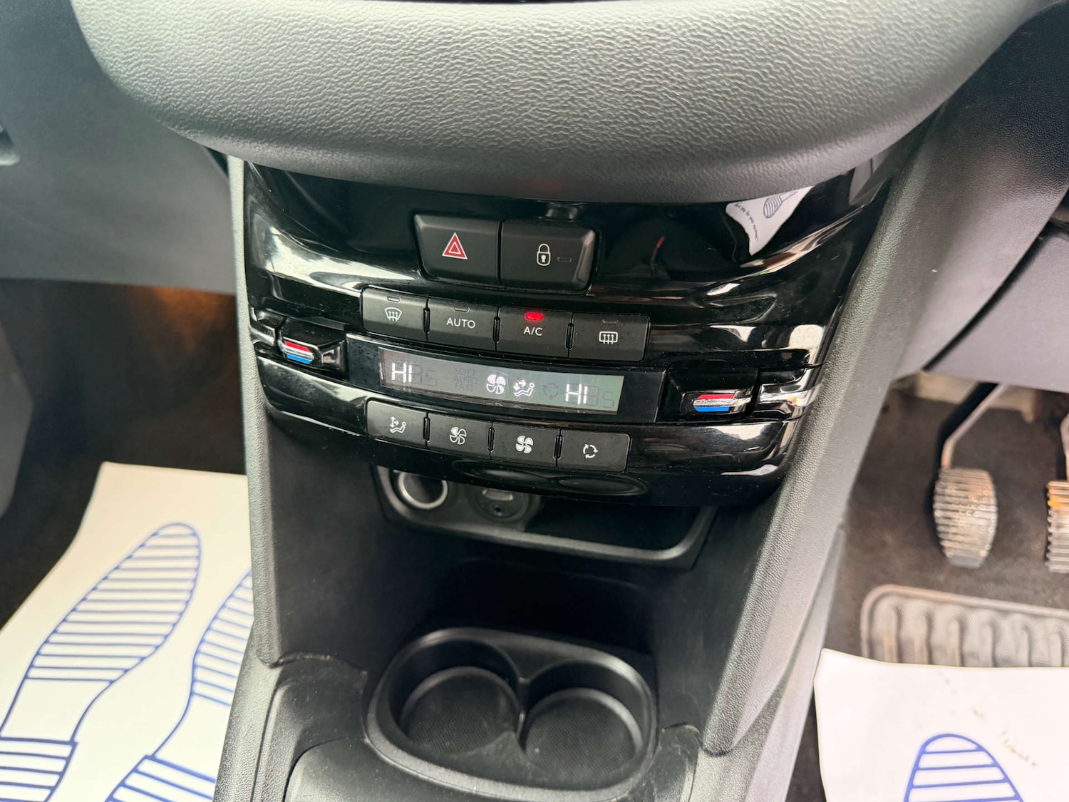 Used Peugeot 208 2012 for sale - 77299333: Photo 8