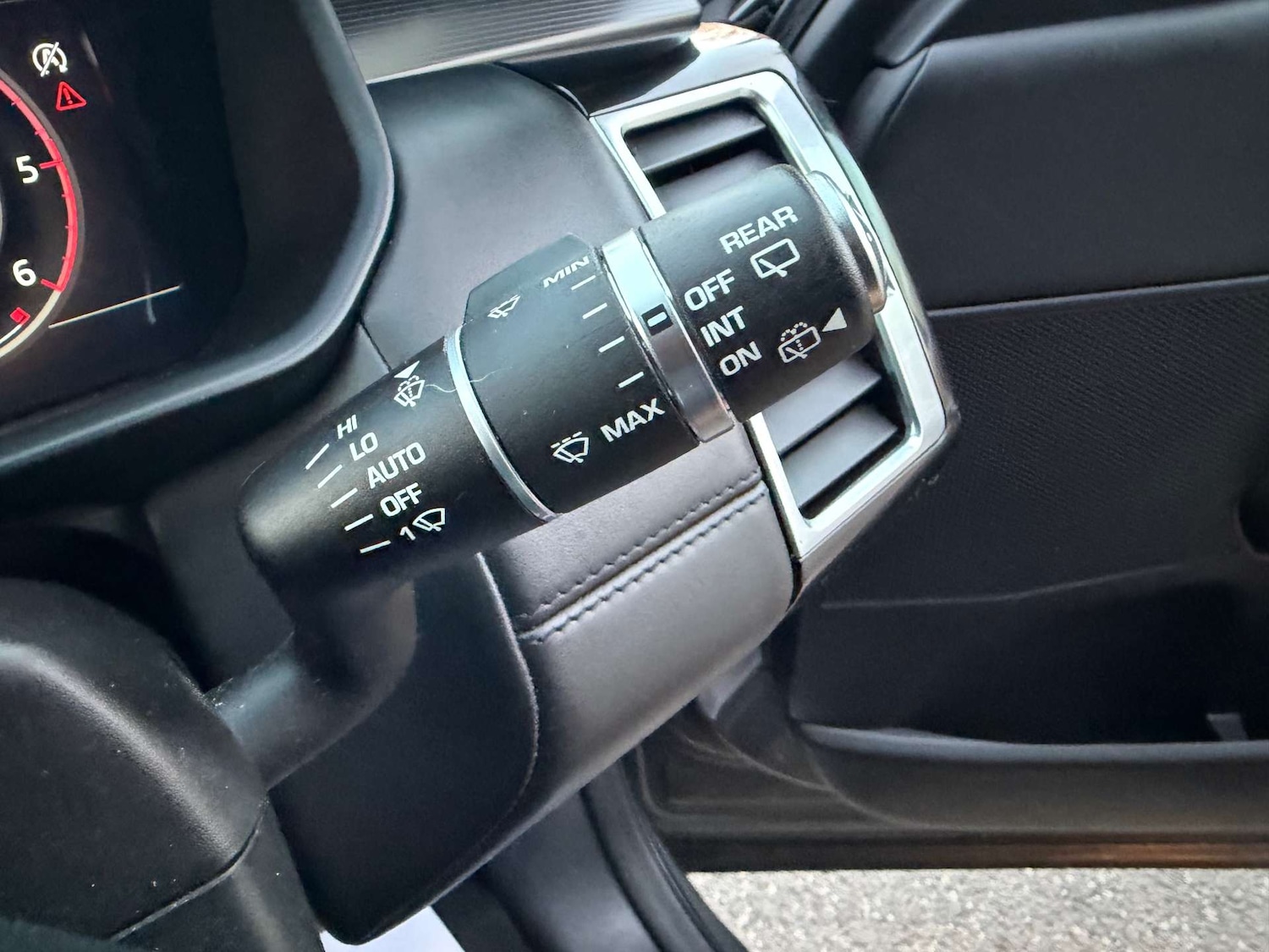 Used Land Rover Discovery 2018 for sale - 76642989: Photo 11