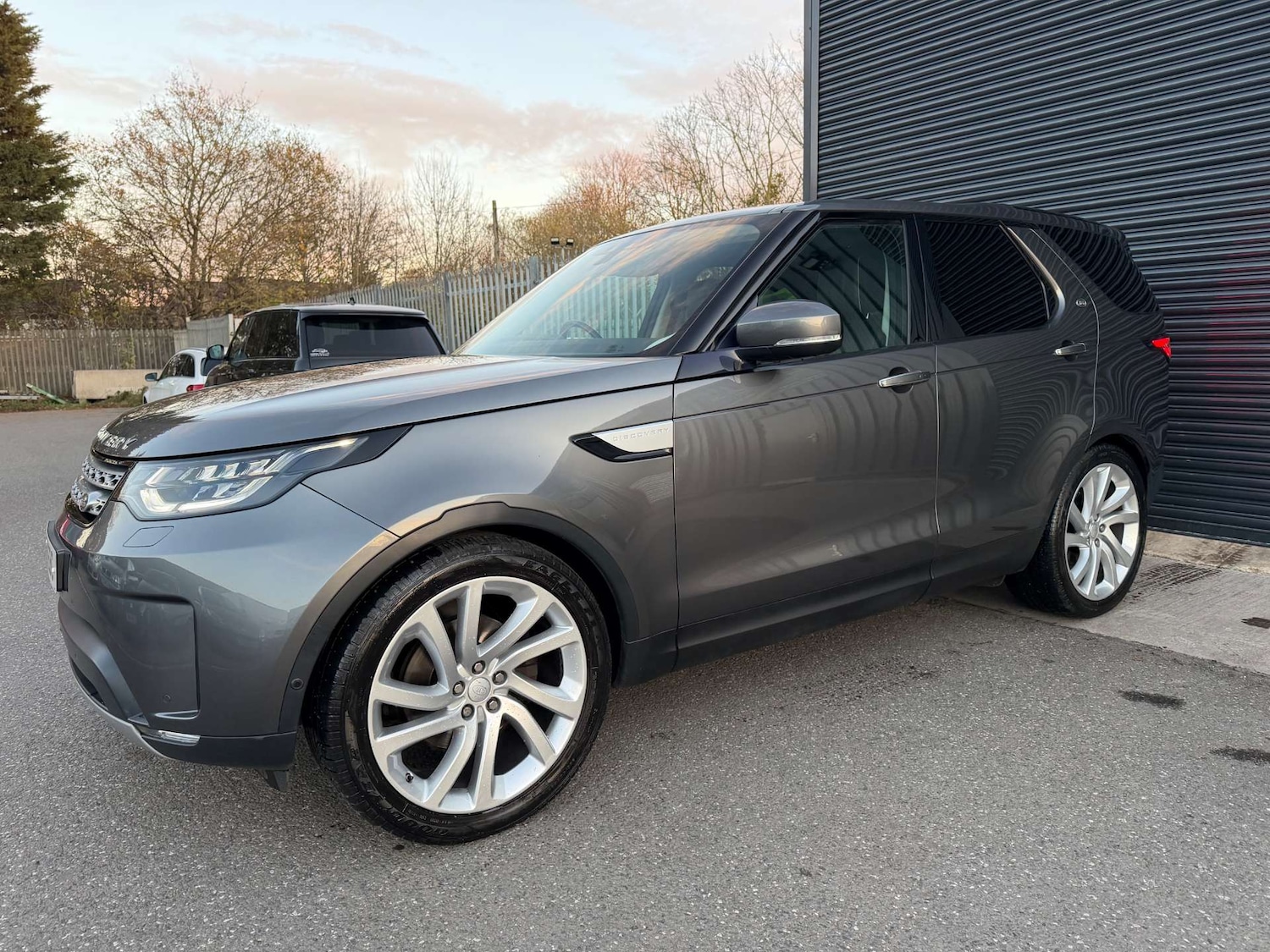 Used Land Rover Discovery 2018 for sale - 76642989: Photo 2
